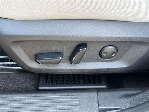 Used 2023 Nissan Rogue SV image 17