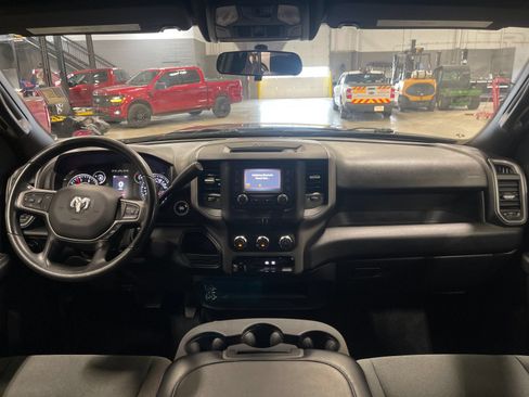 Used 2024 RAM 2500 Tradesman w/ Chrome Appearance Group AWD/4WD image 15
