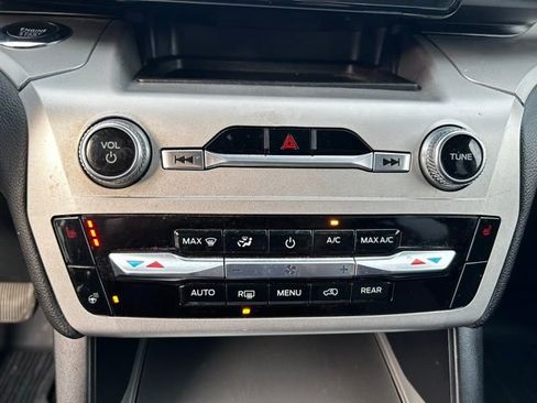 Used 2022 Ford Explorer XLT w/ Equipment Group 202A image 20