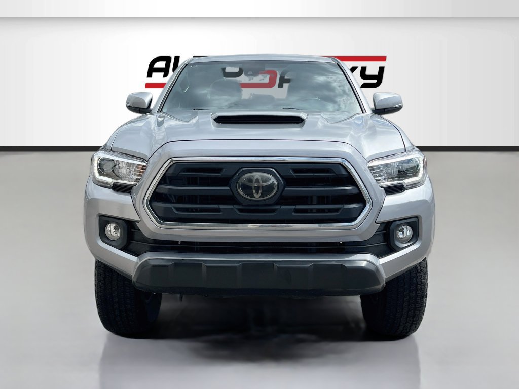 Used 2020 Toyota Tacoma TRD Sport w/ TRD Premium Sport Package AWD/4WD image 2