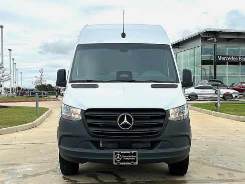 Used 2025 Mercedes-Benz Sprinter 2500 image 3