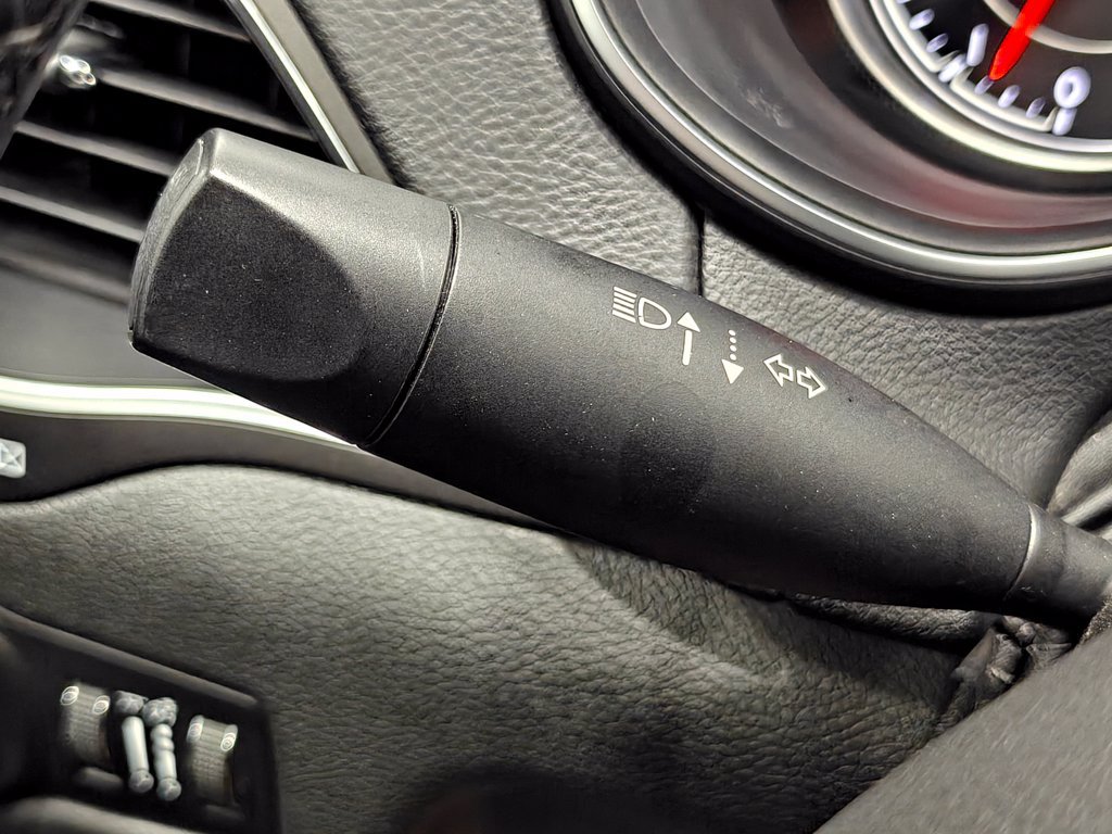 Used 2019 Jeep Cherokee Trailhawk AWD/4WD image 41
