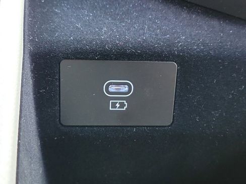 Used 2025 Genesis G70 2.5T RWD image 34