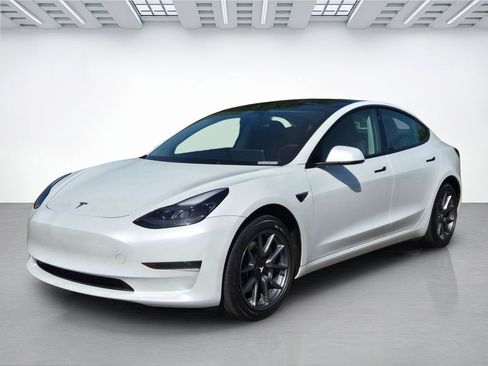 Used 2023 Tesla Model 3 Standard Range RWD image 8