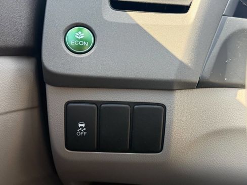 Used 2012 Honda Civic Hybrid Sedan image 9