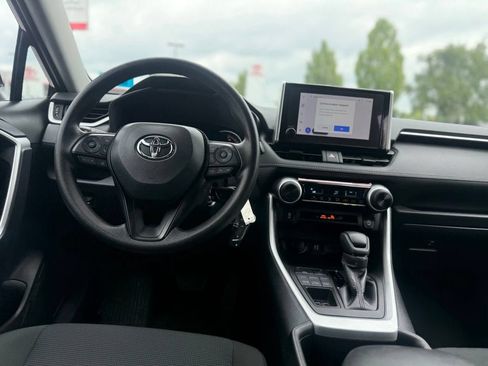 Used 2025 Toyota RAV4 LE AWD/4WD image 21