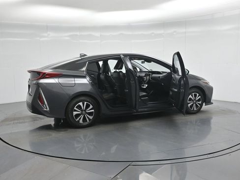 Used 2018 Toyota Prius Prime Plus image 4