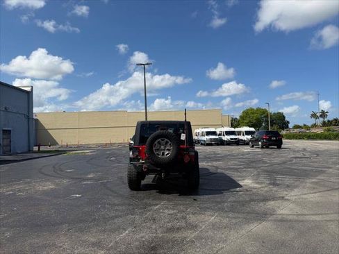 Used 2017 Jeep Wrangler Unlimited Rubicon w/ Connectivity Group image 4