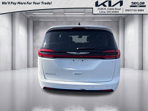 Used 2024 Chrysler Pacifica Touring-L image 6