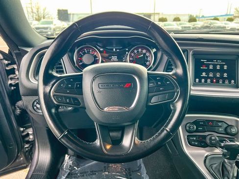 Used 2022 Dodge Challenger SXT image 19