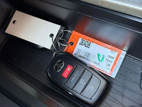 Used 2025 Toyota Camry LE image 30