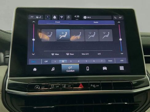 Used 2025 Jeep Compass Limited image 16