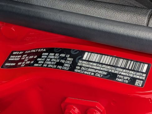 Used 2018 Jeep Renegade Latitude w/ UConnect 8.4 Nav Group image 39