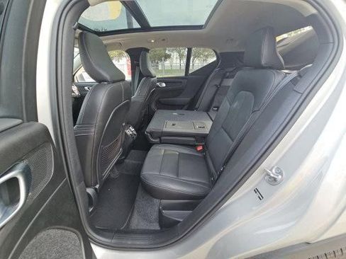 Used 2025 Volvo XC40 B5 Plus image 8