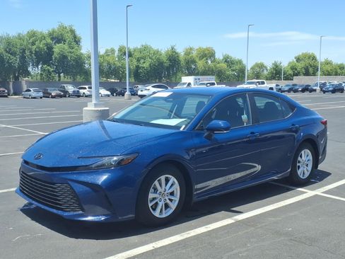 Used 2025 Toyota Camry LE FWD image 8
