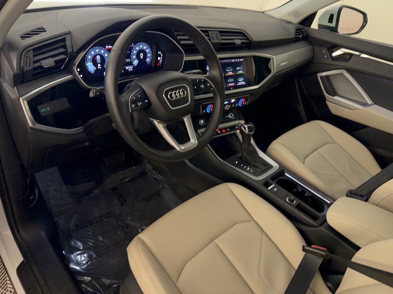 Used 2022 Audi Q3 2.0T Premium w/ Convenience Package AWD/4WD image 4