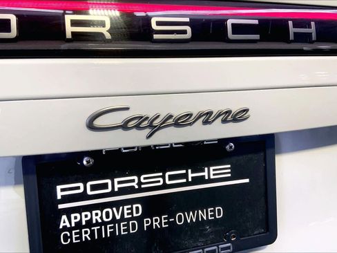 Used 2022 Porsche Cayenne Platinum Edition image 35