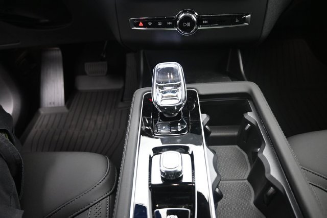 Used 2026 Volvo XC90 B6 Plus w/ Protection Package Premier AWD/4WD image 13