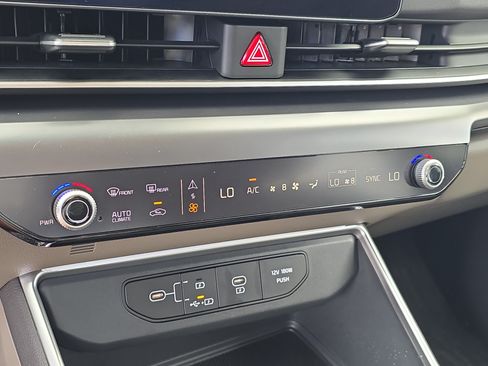 Certified 2026 Kia Carnival LX FWD image 25