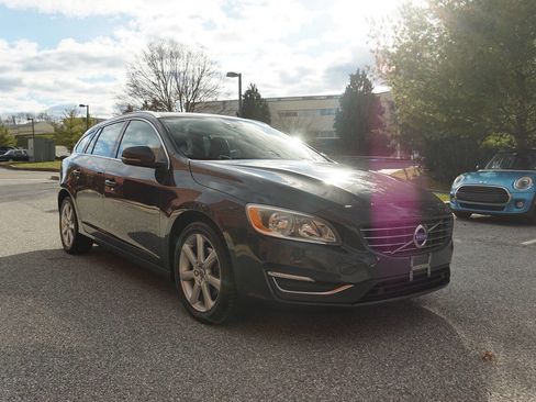 Used 2016 Volvo V60 T5 Premier w/ Convenience Package image 13