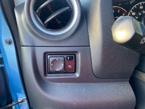 Used 2015 Nissan Versa Note SV image 24