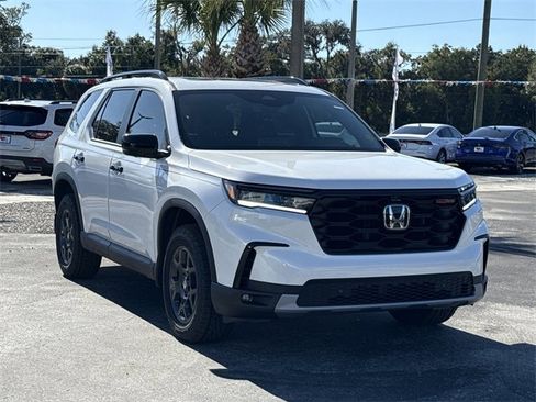 New 2025 Honda Pilot TrailSport image 2