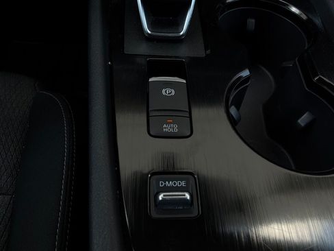Used 2025 Nissan Rogue SV FWD image 23