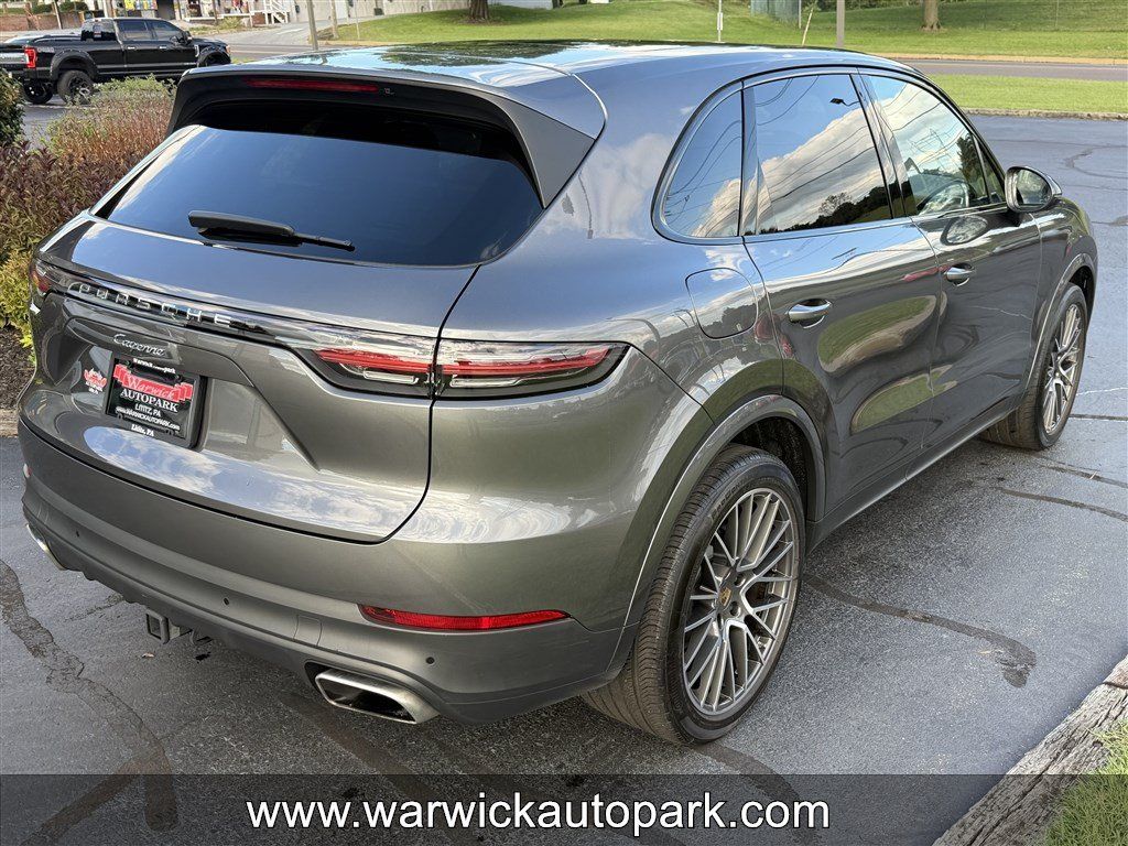 Used 2022 Porsche Cayenne AWD/4WD image 16