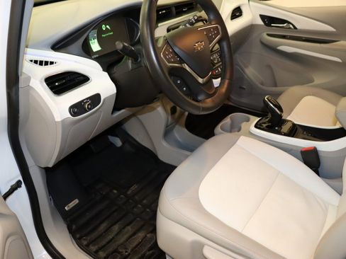 Used 2018 Chevrolet Bolt Premier w/ Driver Confidence II Package image 8