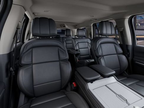 New 2027 Lincoln Navigator Premiere AWD/4WD image 11