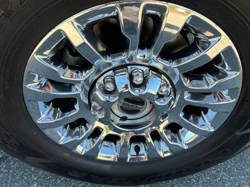 Used 2022 Ford F250 Lariat w/ Lariat Ultimate Package AWD/4WD image 10