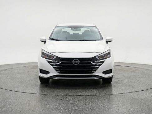 Used 2025 Nissan Versa SV image 2