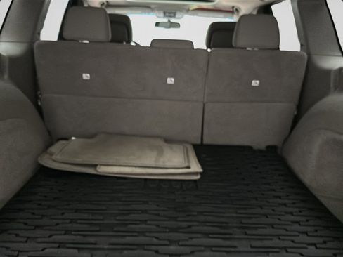 Used 2012 Jeep Grand Cherokee Laredo w/ Laredo E Group AWD/4WD image 20