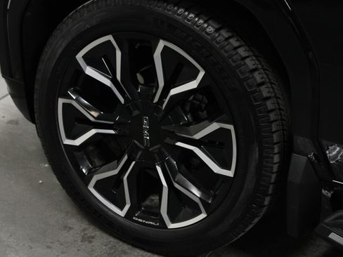 Used 2025 GMC Sierra EV Denali AWD/4WD image 10