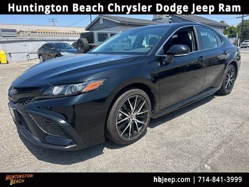 Used 2024 Toyota Camry SE FWD image 1