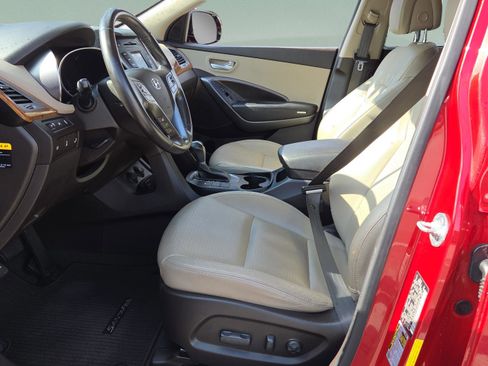 Used 2014 Hyundai Santa Fe GLS image 17