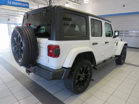 Used 2023 Jeep Wrangler Unlimited Sahara image 12