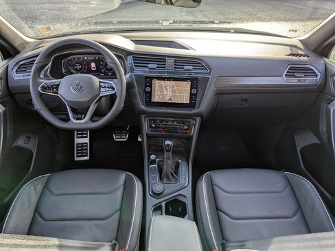 Certified 2022 Volkswagen Tiguan SEL R-Line image 27