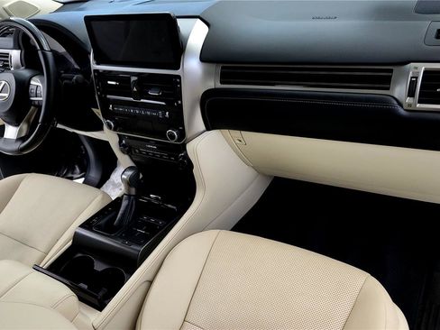 Used 2023 Lexus GX 460 Premium w/ Premium Package image 16