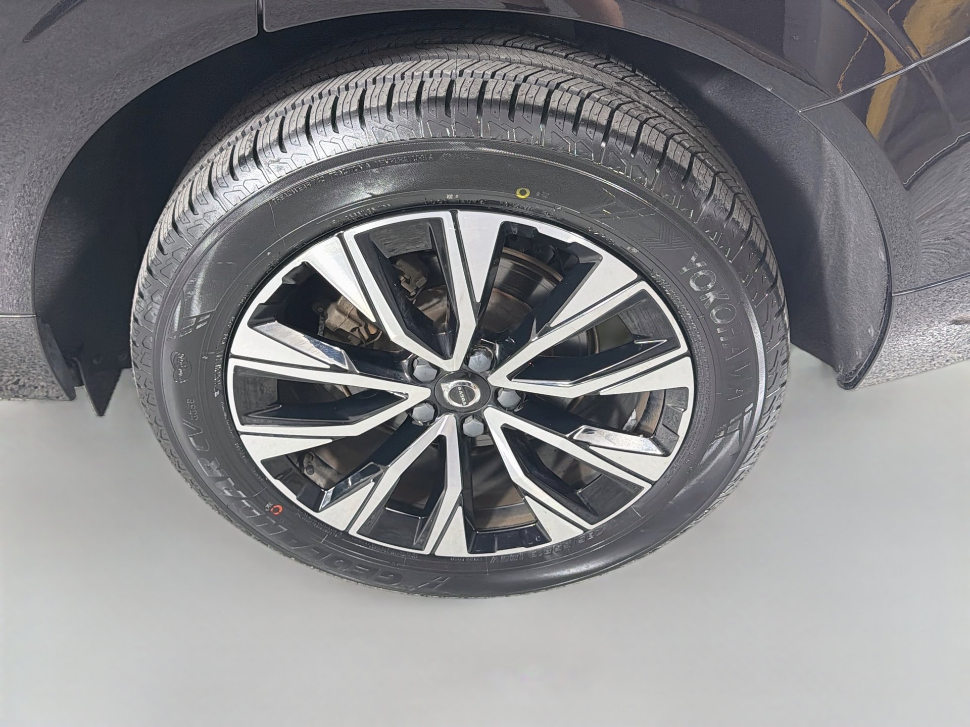 Used 2024 Volvo XC60 B5 Plus w/ Protection Package Premier AWD/4WD image 30