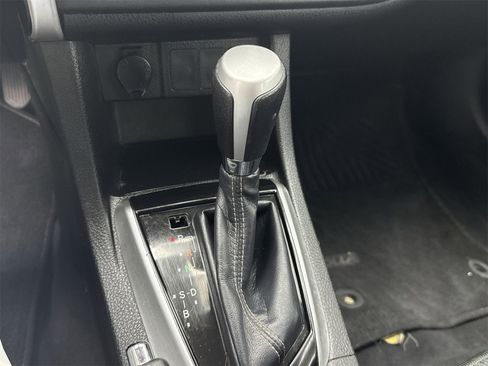 Used 2017 Toyota Corolla LE image 28