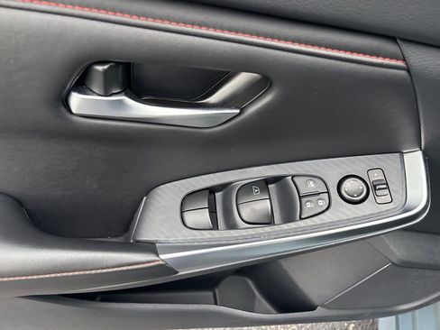 Used 2025 Nissan Sentra SR image 26