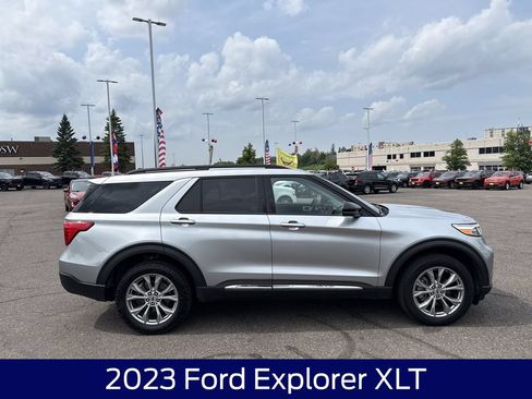 Used 2023 Ford Explorer XLT w/ Equipment Group 202A AWD/4WD image 6