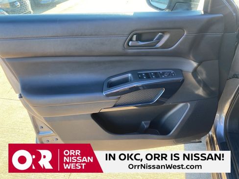 Used 2024 Nissan Pathfinder S image 12