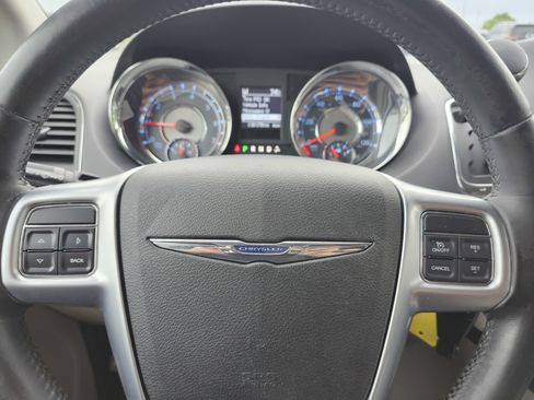 Used 2011 Chrysler Town & Country Touring-L w/ Entertainment Group #2 FWD image 25