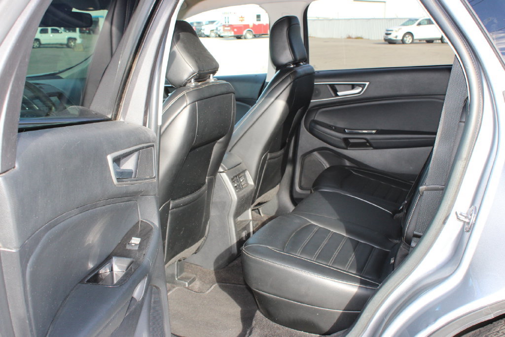 Used 2020 Ford Edge SEL FWD image 11