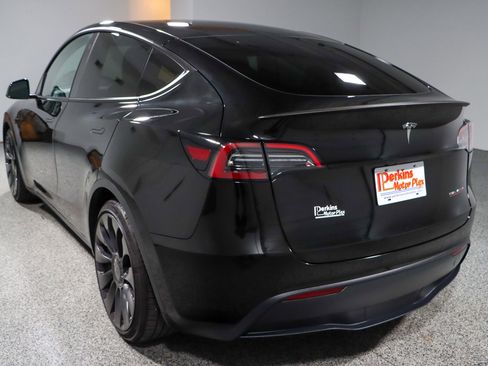 Used 2022 Tesla Model Y Performance image 9