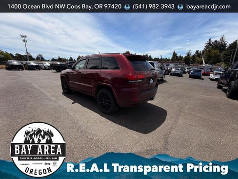 Used 2021 Jeep Grand Cherokee Laredo X AWD/4WD image 4