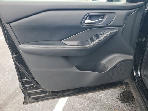 Used 2024 Nissan Rogue SV image 8