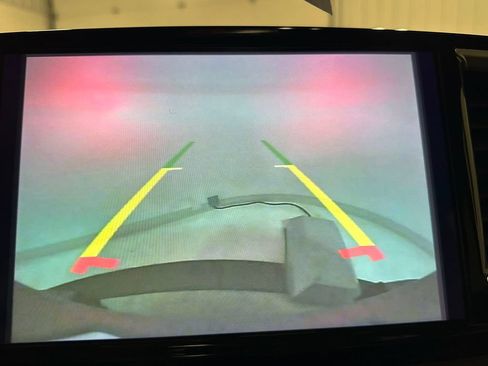 Used 2023 Chrysler Pacifica Touring-L FWD image 34